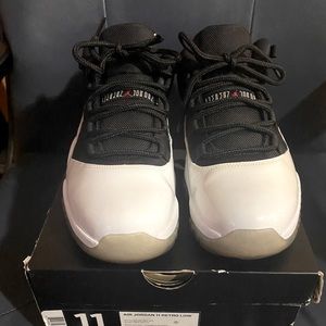 Air Jordan 11 Low Retro Tuxedo/Reverse Concord